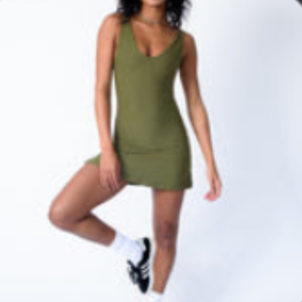 SKATIE JANE TENNIS DRESS (M) - PALM (Olive / Army Green)